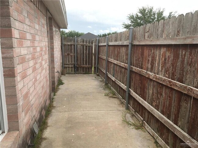 Building Photo - 1029 French Ave