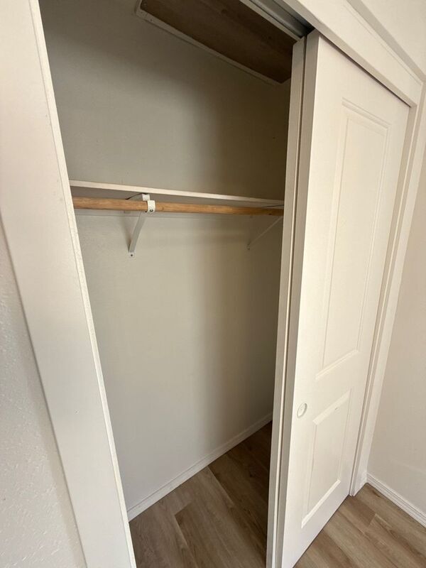 Building Photo - 3357 Portland Rd NE