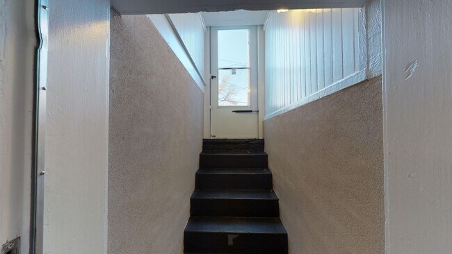 Building Photo - Charming Apartment Near Wash Park