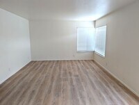 Building Photo - 4511- 4515 Penniman