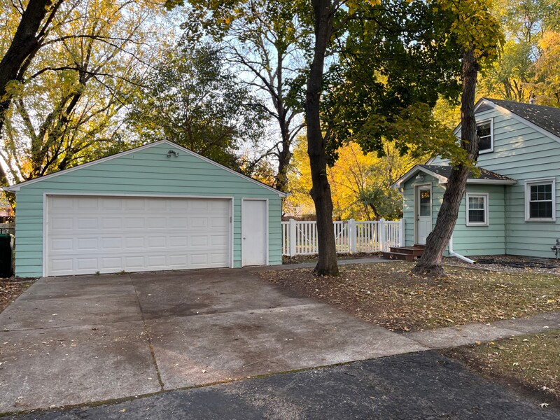 Building Photo - 11935 Winnetka Ave N