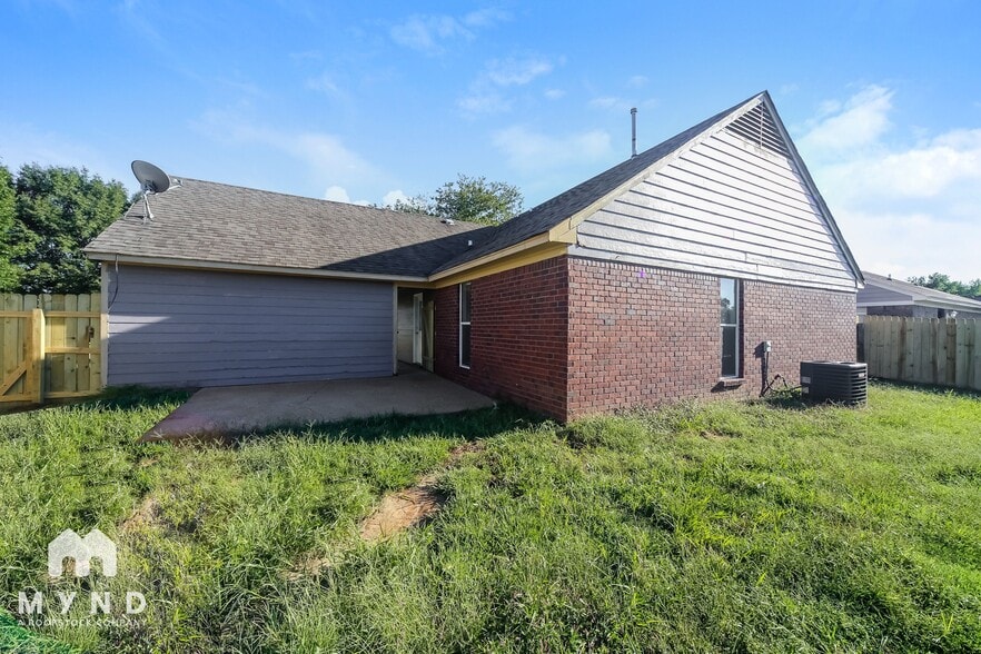 Building Photo - 4266 Brighton Dr