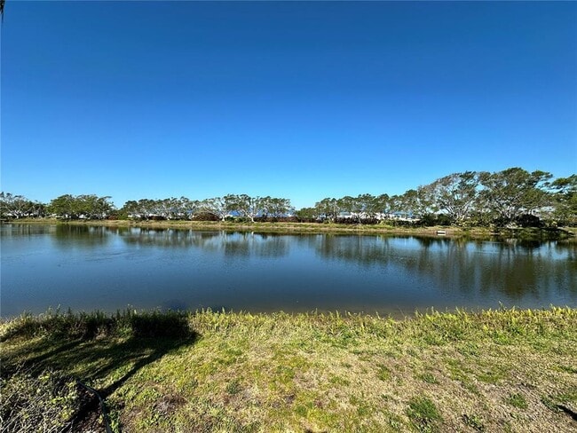 Building Photo - 864 Waterside Ln