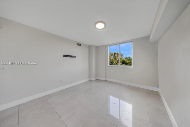 Building Photo - 2775 NE 187th St