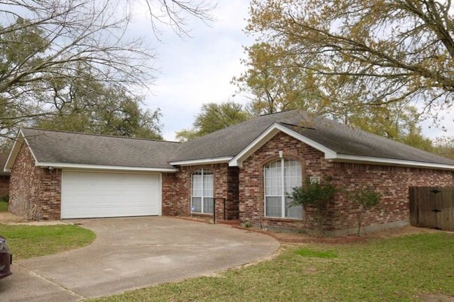 Primary Photo - 903 Milroy Dr W
