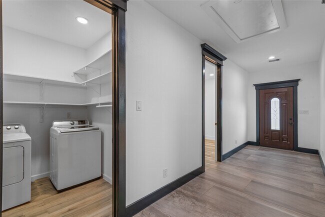 Building Photo - 1244 Rd 5705