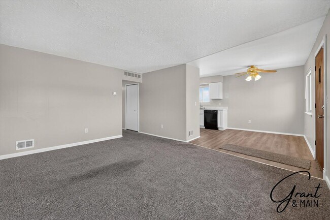 Building Photo - $1550 3 bedrooms