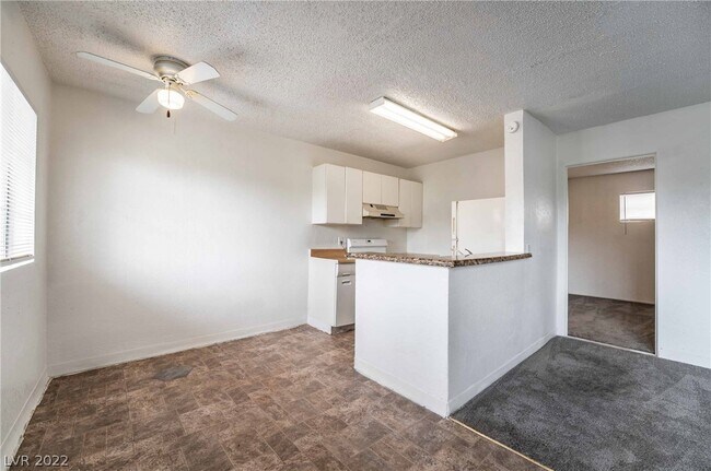 Building Photo - 2304 Sunrise Ave