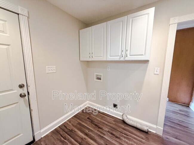 Building Photo - 5300 Walnut Dr