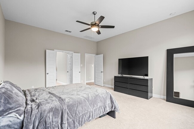 Building Photo - 4106 Sherman Oak Ln