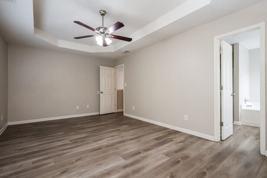 Building Photo - 545 Wyntuck Dr