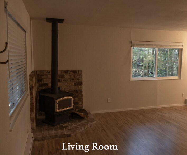 Building Photo - 25084 Cobb Dr