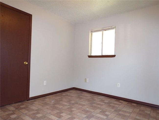 Building Photo - 3061 Overland Dr