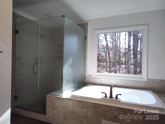 Building Photo - 5206 Dunrobin Ln