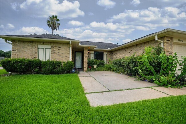 Building Photo - 11103 W Brompton Dr