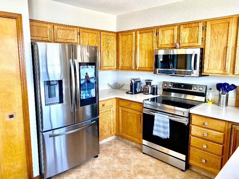 Building Photo - 2130 Silkwood Dr