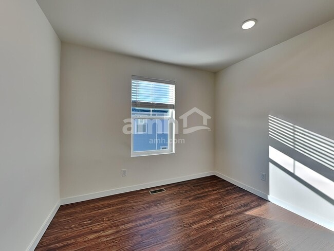 Building Photo - 23297 SE Dogwood St