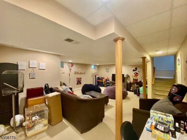 Building Photo - 8 Jaime Dr