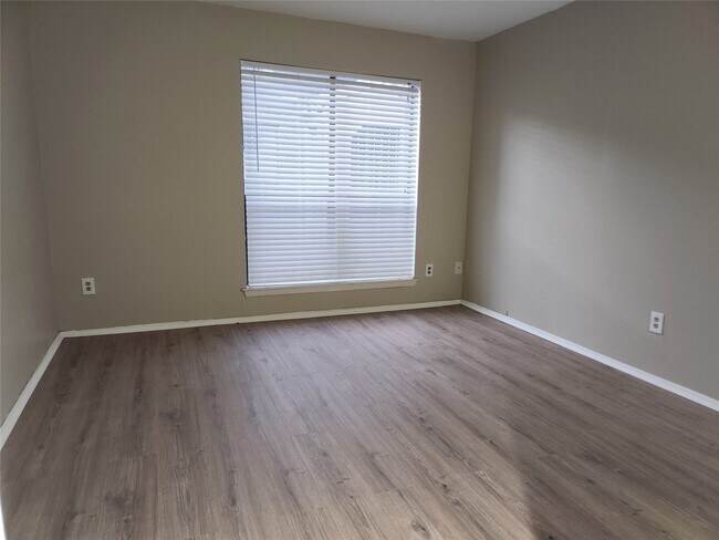 Building Photo - 6602 Harbor Town Dr