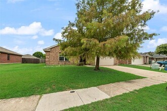 Building Photo - 2701 Mockingbird St