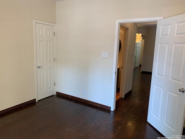 Building Photo - 810 E Ashby Pl