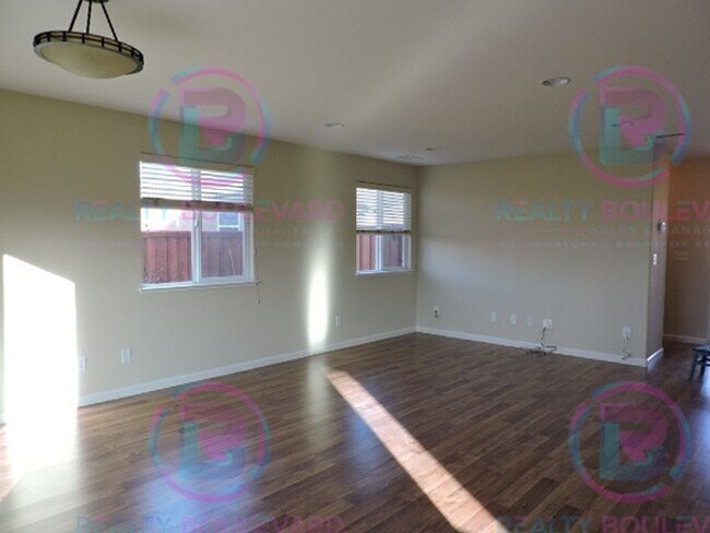 Building Photo - Stunning 4-Bedroom Home with Scenic Views ...