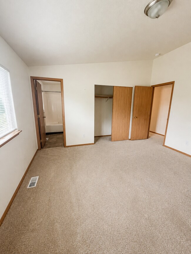 Building Photo - 10628 57th Dr NE