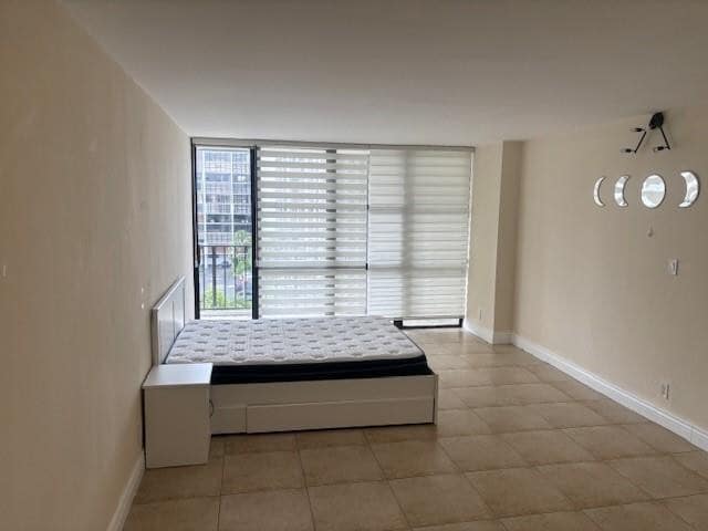 Building Photo - 800 Parkview Dr