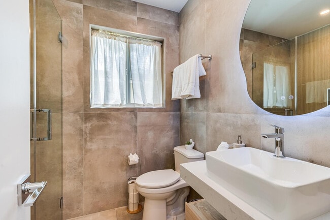 Building Photo - 616 NE 16th Terrace