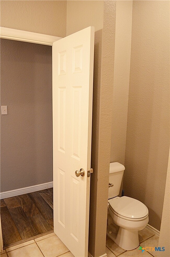 Building Photo - 423 Reservation Dr