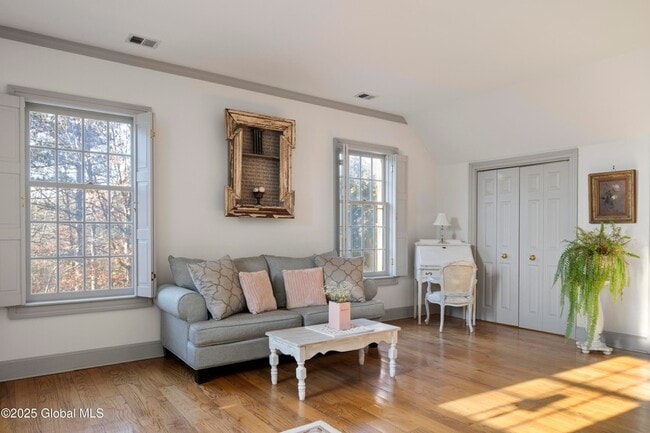 Building Photo - 147 Rock City Rd