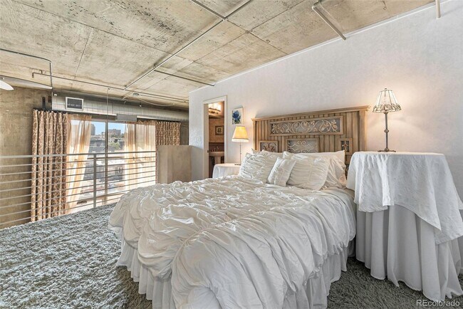 Building Photo - Beautiful One Bedroom Loft in Golden Triangle.