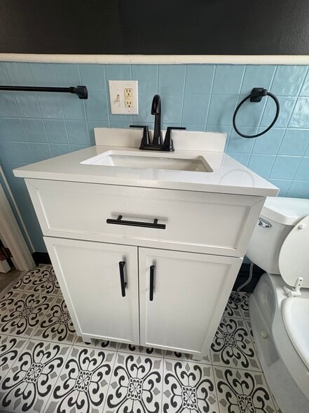 Building Photo - 25 Saint David St