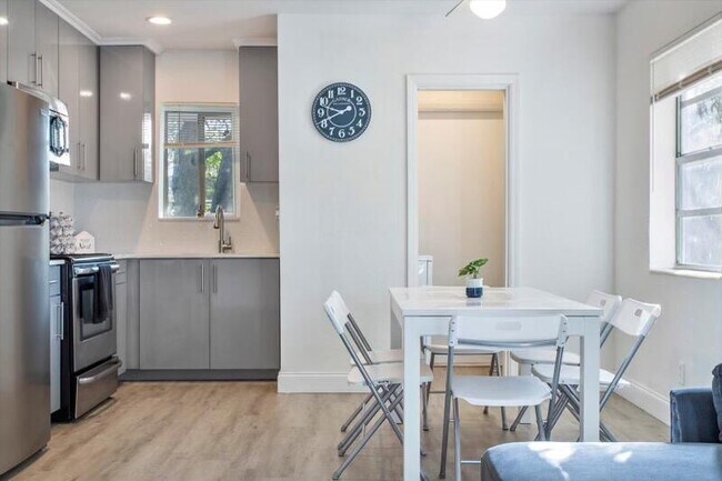 Building Photo - 113 Phippen Waiters Rd