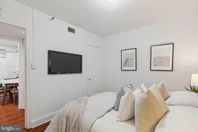 Building Photo - 2031 Locust St