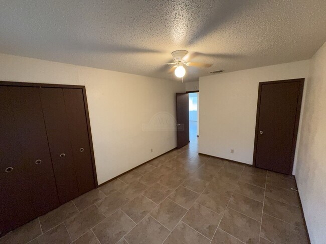 Building Photo - 2409 Shoemaker Dr