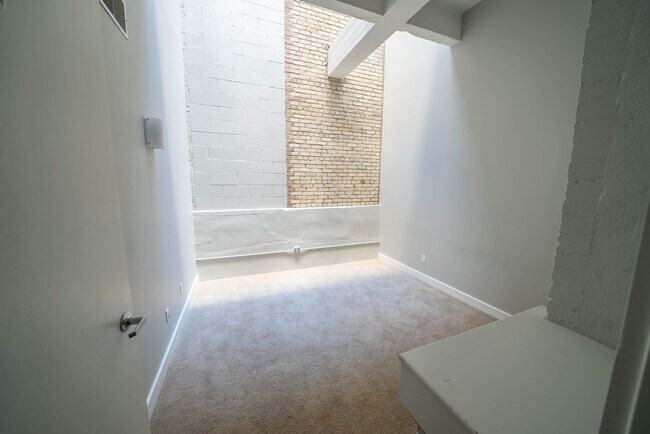 Main bedroom - 600 Broadway Ave NW