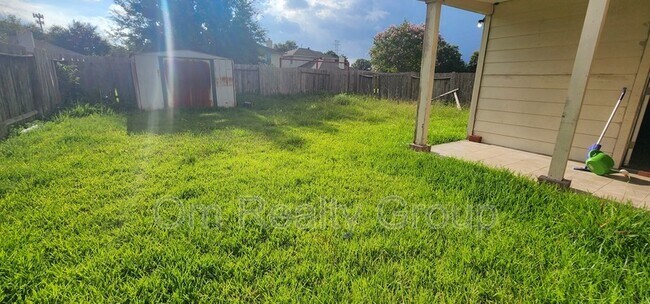 Building Photo - 9710 Fieldbloom Ln
