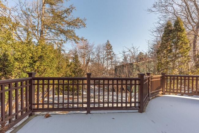 Building Photo - 1915 Geddes Ave