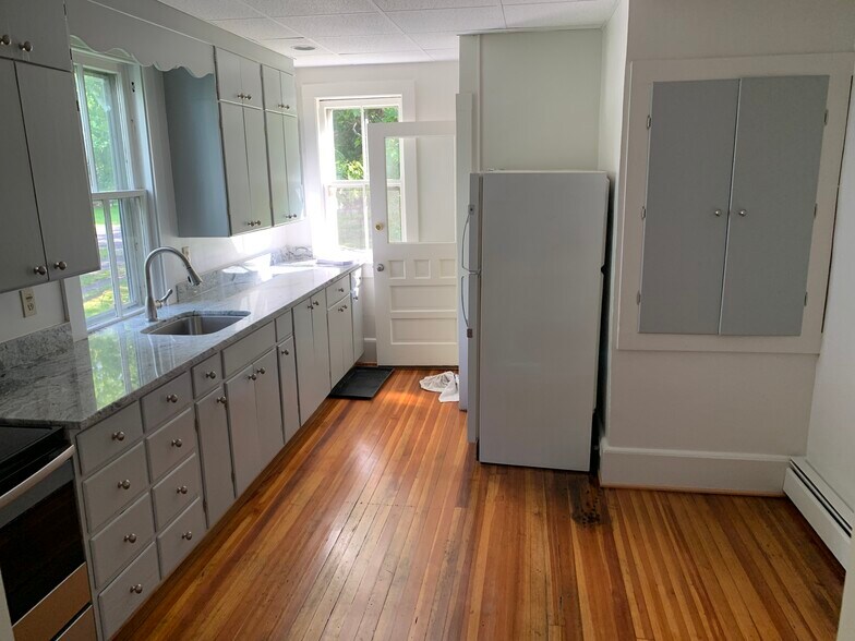 Building Photo - 62 E Church St