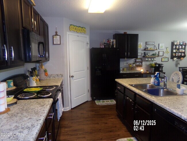 Building Photo - 7150 Riverbrooke St