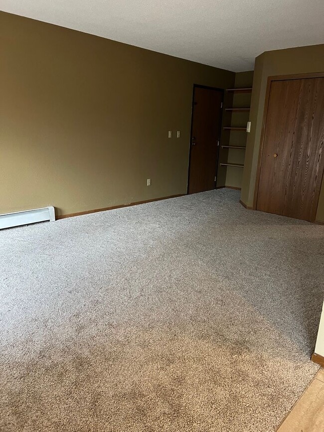 Building Photo - Tower Heights