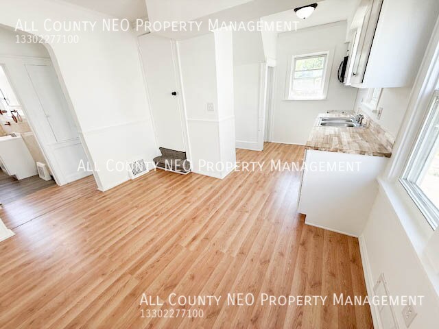 Building Photo - 1241 Bedford Ave SW