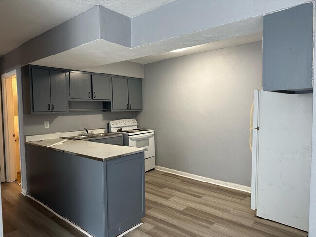 Building Photo - 1921 Oxford Cir