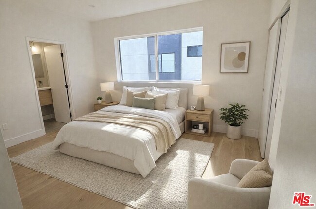 Building Photo - 6847 N Figueroa St