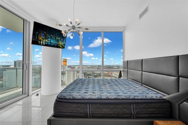 Building Photo - 851 NE 1st Ave