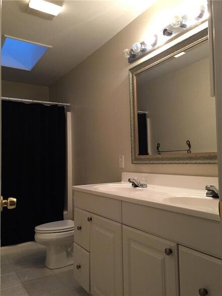 Building Photo - 685 Garibaldi St SW