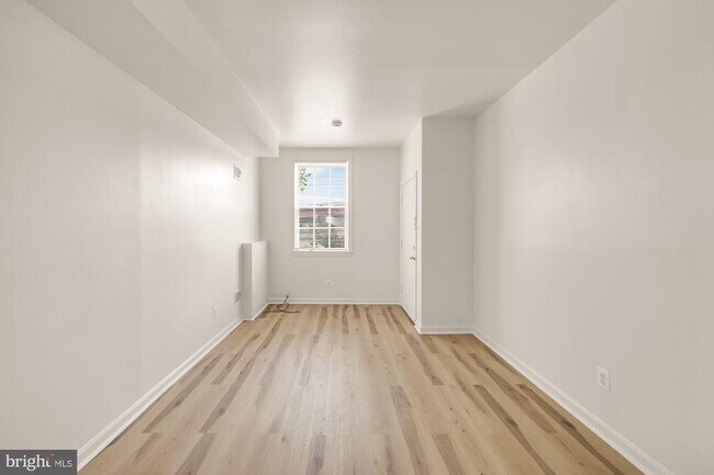 Building Photo - 1102 K St SE