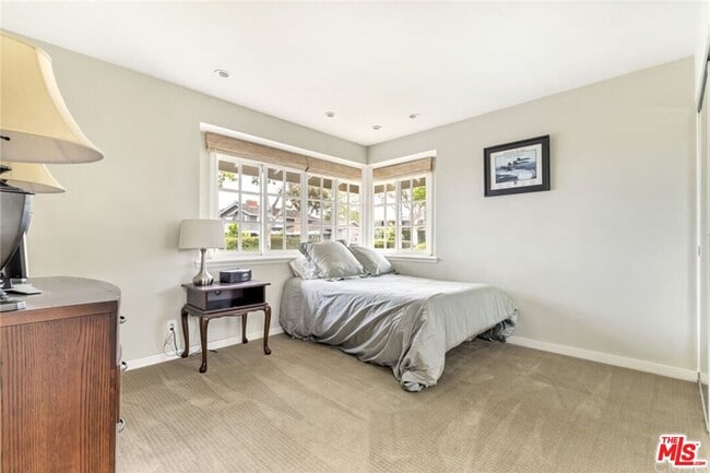 Building Photo - 815 Camphor St