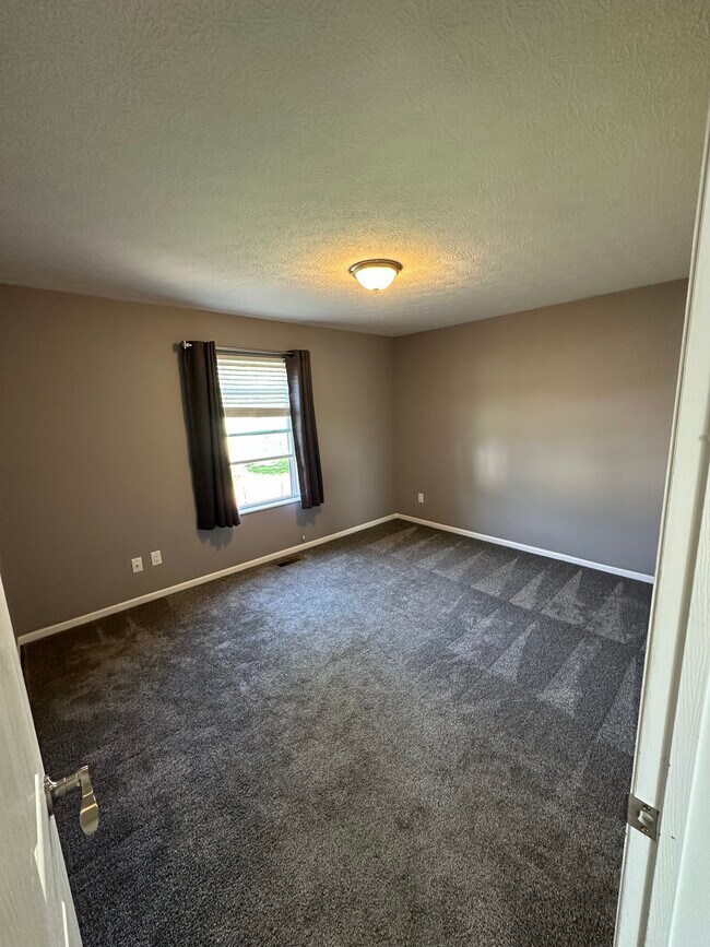 Building Photo - 5095 Maple Valley Dr
